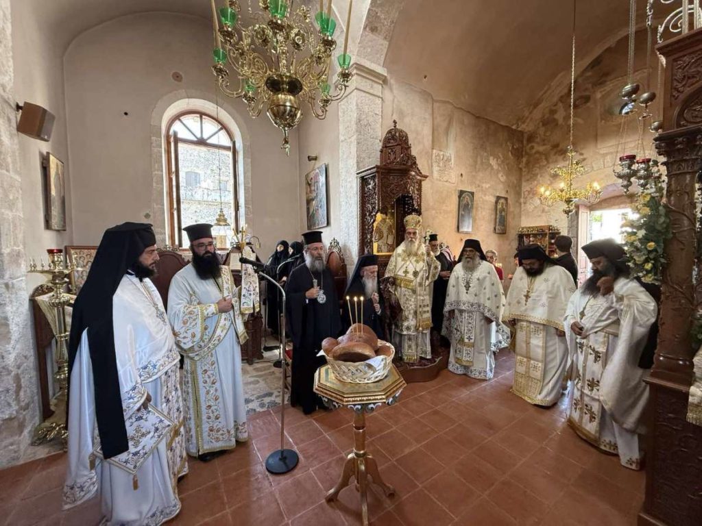 Ο Μητροπολίτης Ρεθύμνης στα Ονομαστήρια του Μητροπολίτη Λάμπης Ειρηναίου