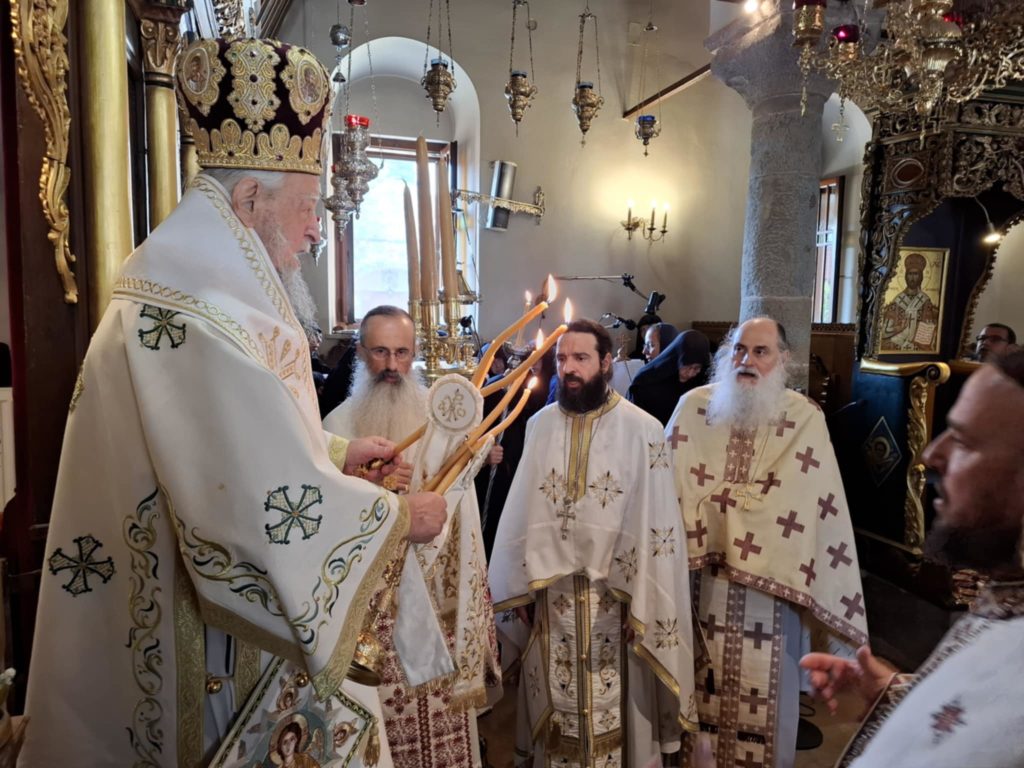 Ο Μητροπολίτης Καρυστίας στην πανηγυρίζουσα Ιερά Μονή Μεταμορφώσεως του Σωτήρος στην Κύμη