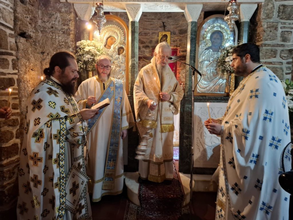 Αρχιερατική Θεία Λειτουργία στην Ιερά Μονή Αγίου Χαραλάμπους – Λευκών Αυλωναρίου