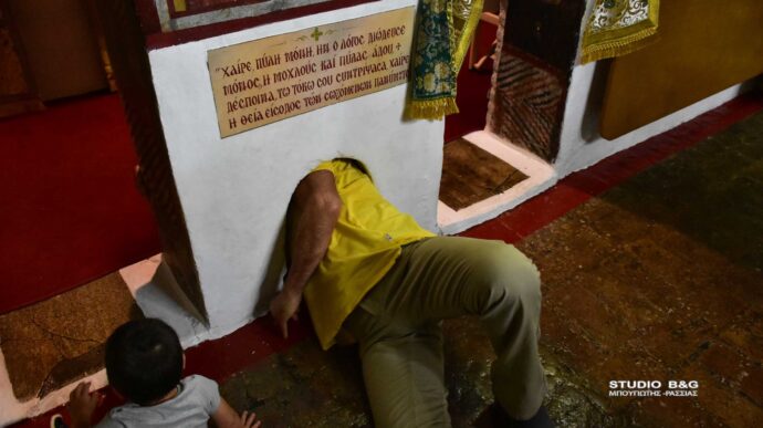 Ναύπλιο: Η «θαυματουργή οπή» στην εκκλησία Αγίων Αδριανού και Ναταλίας