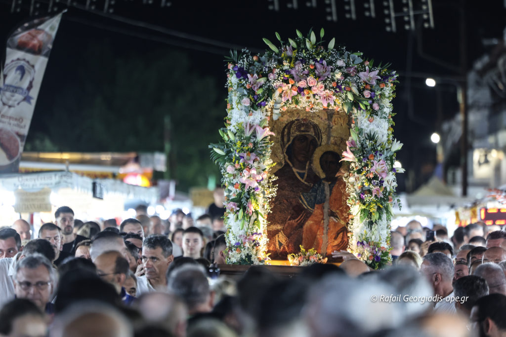 Ποταμός πιστών στην μεγαλειώδη Λιτανεία της Παναγίας Φανερωμένης στη Νέα Μηχανιώνα