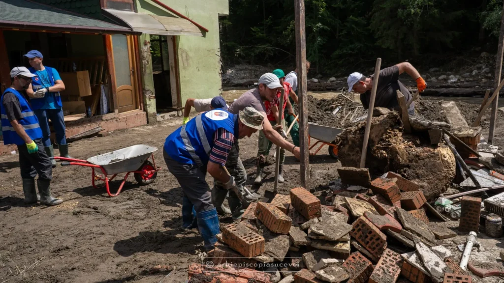 Eparhiile din Patriarhia Română se mobilizează pentru a-i ajuta pe sinistrații din Suceava
