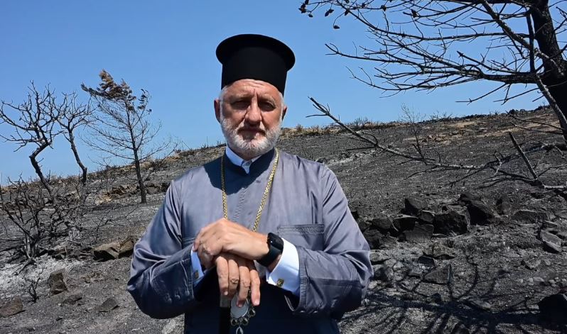 Αμερικής Ελπιδοφόρος από Χίο: “Οι πυρκαγιές έχουν μετατρέψει τον παράδεισο που λέγεται Ελλάδα σε κρανίου τόπο”