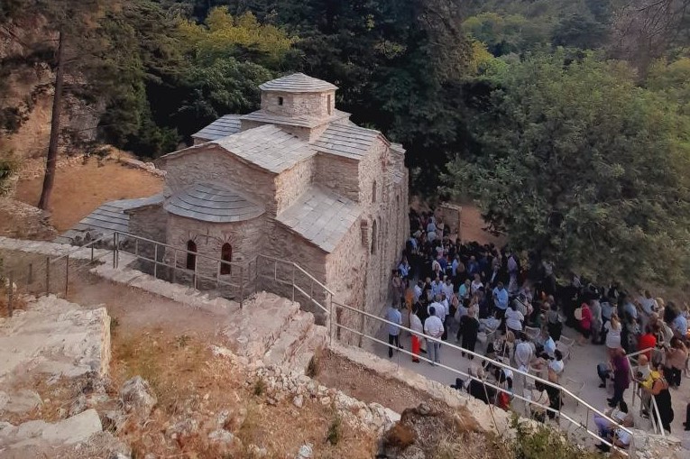 Πρώτη Αρχιερατική Θεία Λειτουργία στον Ιερό Ναό Μεταμορφώσεως του Σωτήρος Ποταμίου Καρλοβάσου