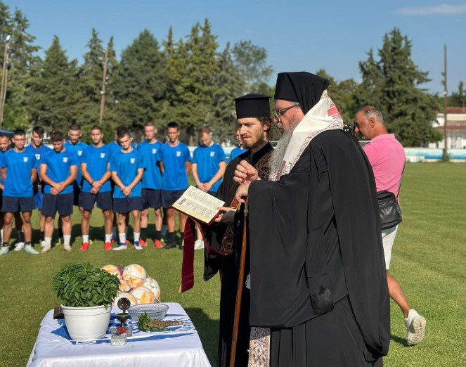 Τον Αγιασμό στην πρώτη προπόνηση του Απόλλωνα Λάρισας τέλεσε ο Μητροπολίτης Ιερώνυμος