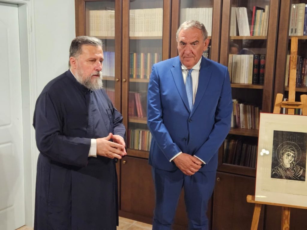 “Αληθώς” εν Βανάτω: Ο Βουλευτής Ζακύνθου στην έκθεση της χαράκτριας Άριας Κομιανού