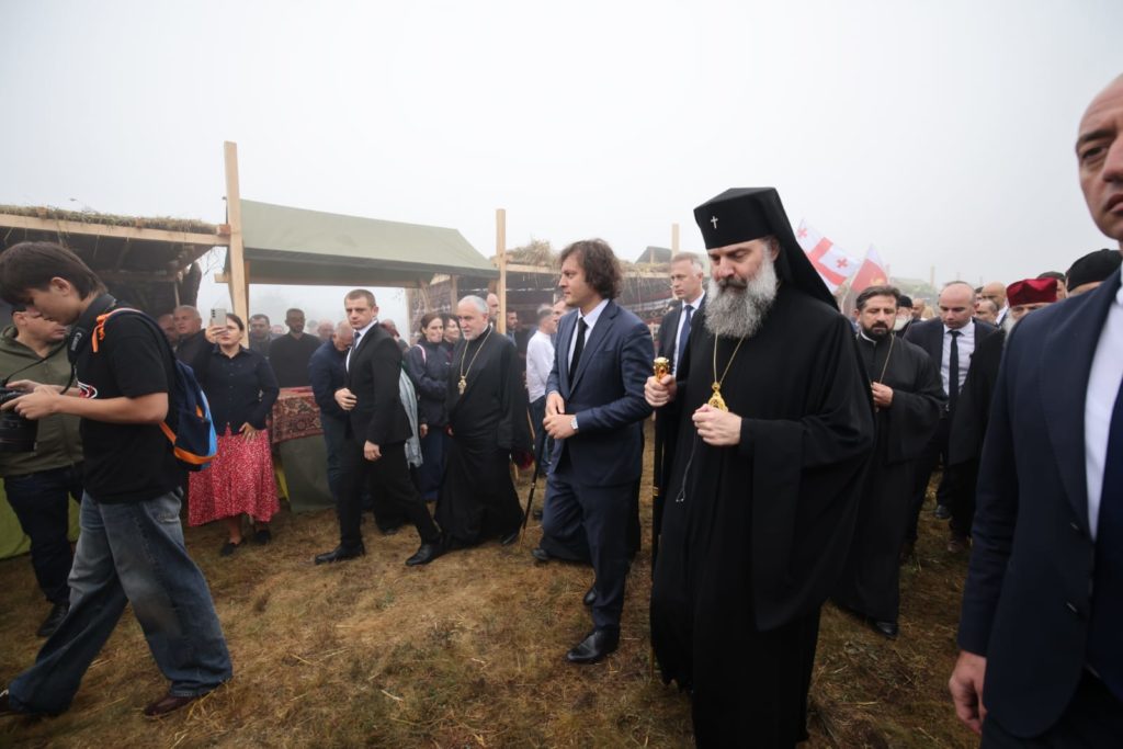 მიტროპოლიტი შიო და სხვა სასულიერო პირები დიდგორის ომიდან 904 წლისთავის აღსანიშნავ ღონისძიებას დაესწრნენ