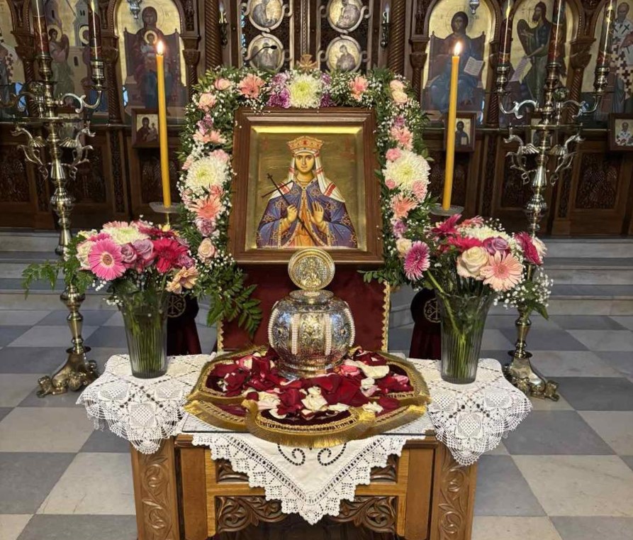 Η Σαντορίνη υποδέχτηκε Λείψανο της Πολιούχου της Αγίας Ειρήνης