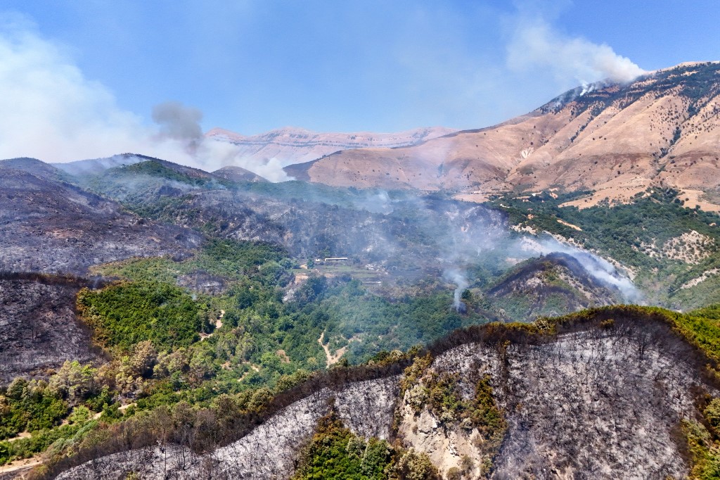Εκτός ελέγχου οι φωτιές σε χωριά της Βορείου Ηπείρου