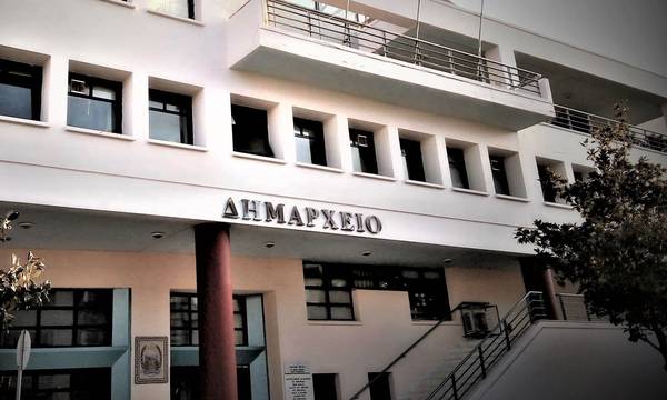 Δήμος Κορίνθου: Μεσίστιες κυματίζουν οι σημαίες – Ημέρα πένθους η 9η Αυγούστου
