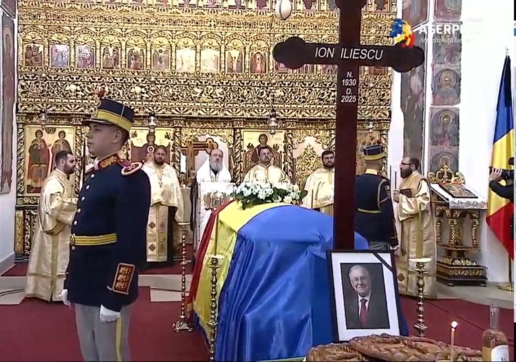 Με στρατιωτικές τιμές το “ύστατο χαίρε” στον πρώην Πρόεδρο της Ρουμανίας, Ίον Ιλιέσκου (ΦΩΤΟ & ΒΙΝΤΕΟ)
