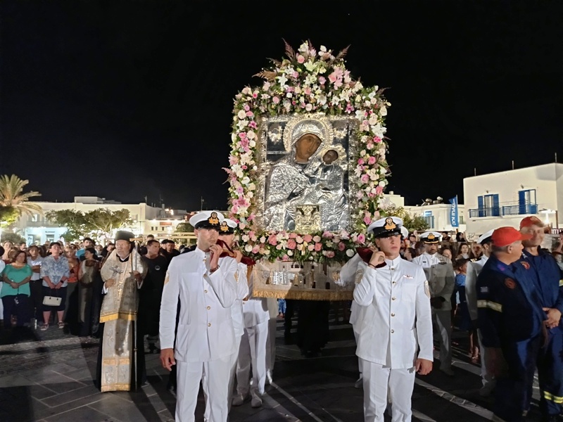 Η Λιτάνευση της Εικόνας της Εκατονταπυλιανής στην Πάρο