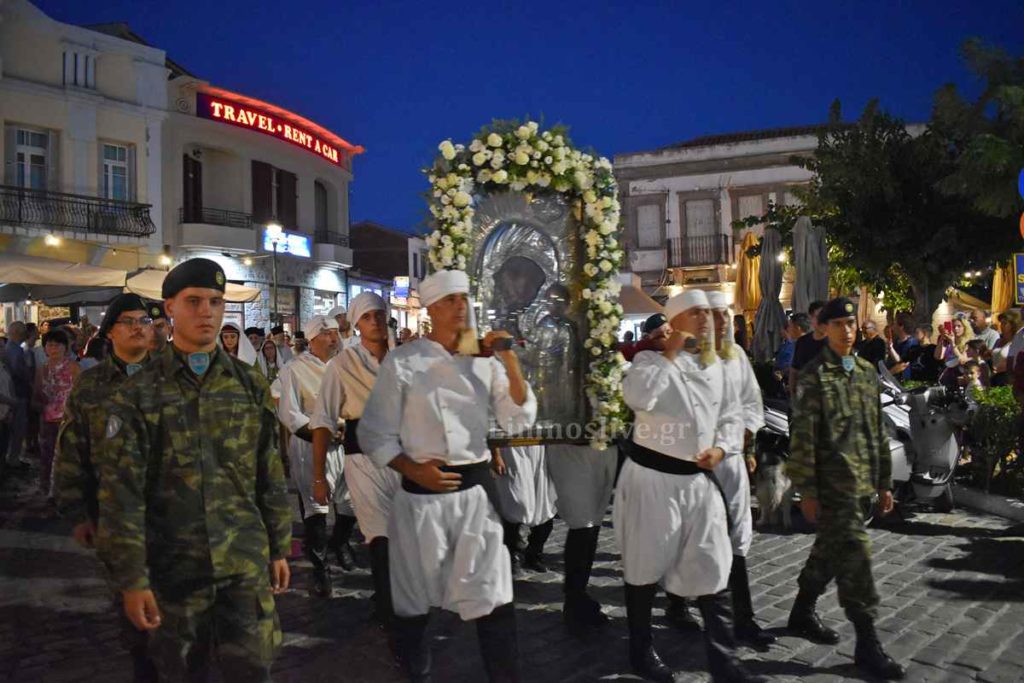 Λήμνος: Λαοθάλασσα στην Λιτάνευση της εικόνας της Παναγιάς στο λιμάνι της Μύρινας