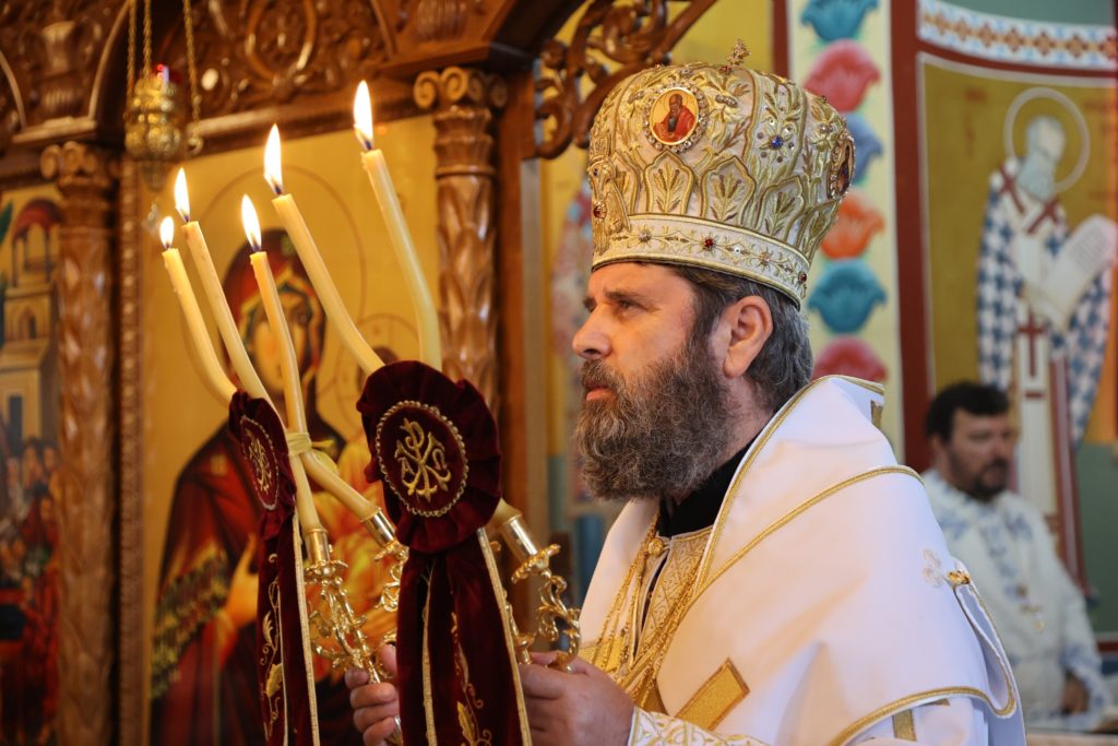 Με προσευχή για τις φονικές πυρκαγιές εορτάστηκε η Κοίμηση της Θεοτόκου στην Αλβανία