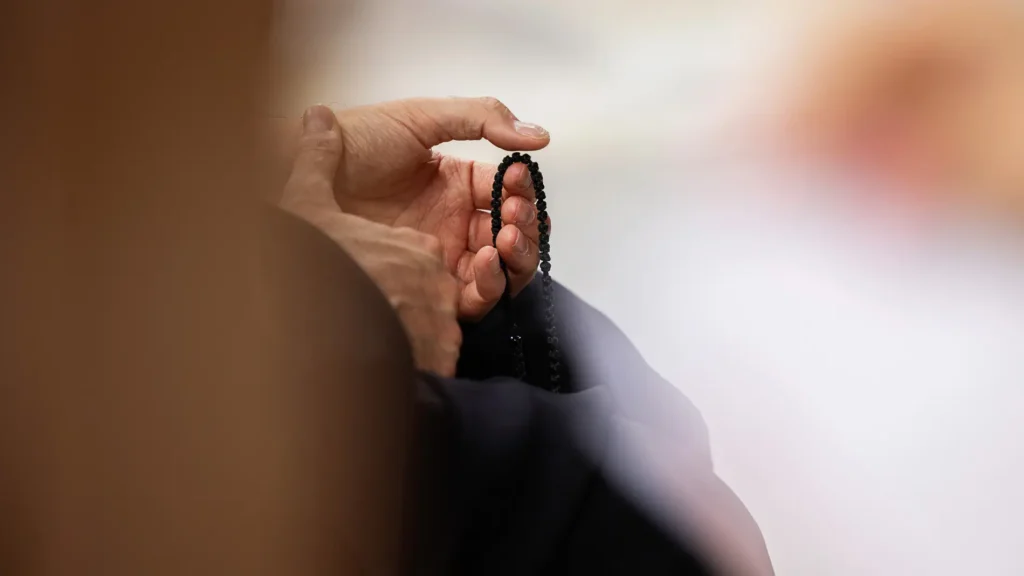 Precizare privind modificările legislative referitoare la asigurarea medicală a personalului clerical și monahal