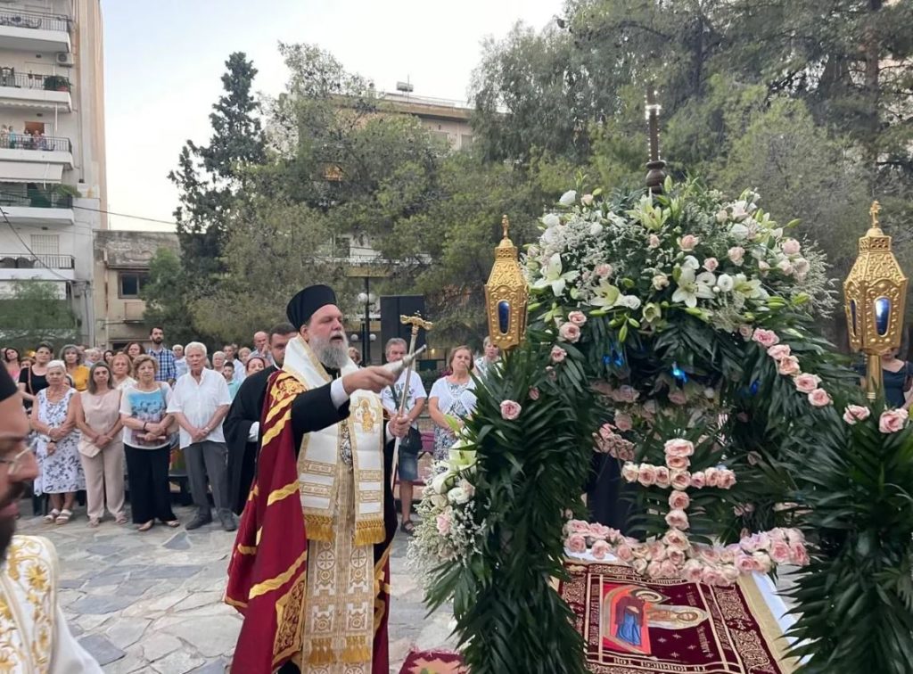 Μεγαλοπρεπής λιτάνευση του Επιταφίου της Υπεραγίας Θεοτόκου στους δρόμους της Ν. Ιωνίας
