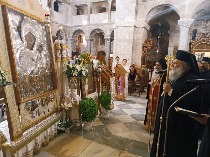 Ιερά Παράκληση στο Προσκύνημα Παναγίας Εκατονταπυλιανής Πάρου