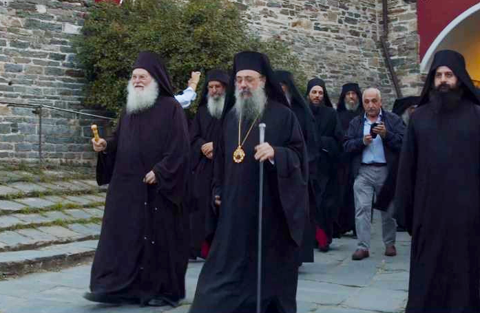 Υποδοχή του Μητροπολίτη Πατρών στην Ι.Μ.Μ. Βατοπαιδίου (ΒΙΝΤΕΟ)