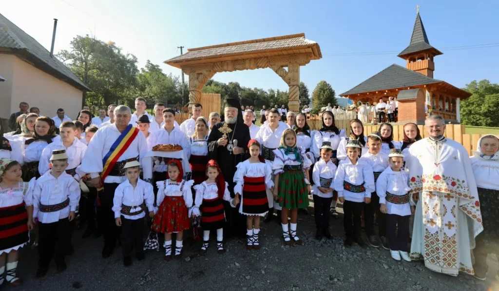 Episcopul Iustin a sfințit capela unui cimitir parohial: Euharistia este taina viețuirii, răstignirii, morții și învierii noastre