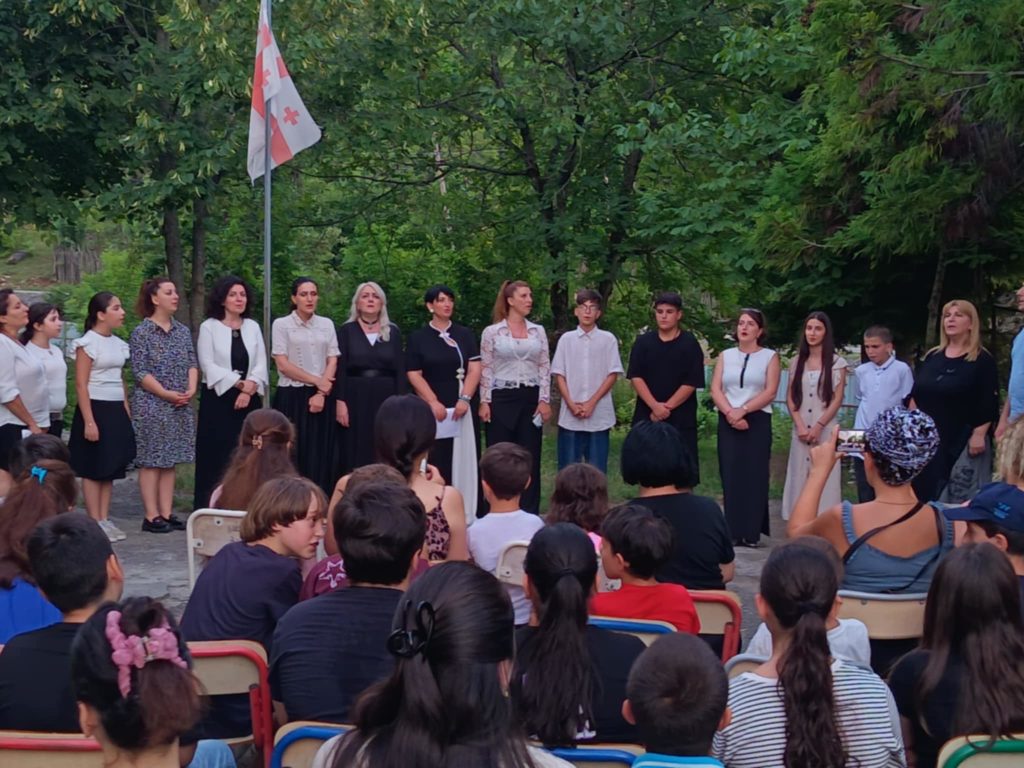 მგალობელ-მომღერალთა გუნდის შემოქმედებითი ტური ლეჩხუმში