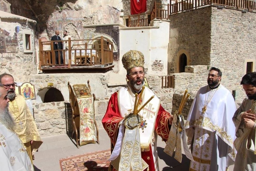 Παναγία Σουμελά: Λίγοι πιστοί αλλά βαθιά συγκίνηση στα «Εννιάμερα της Παναγίας» στον Πόντο