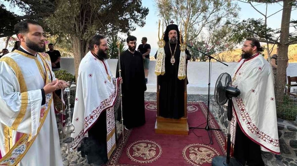 Ο Μητροπολίτης Θήρας στην τελευταία Παράκληση στην Παναγία την Επισκοπή