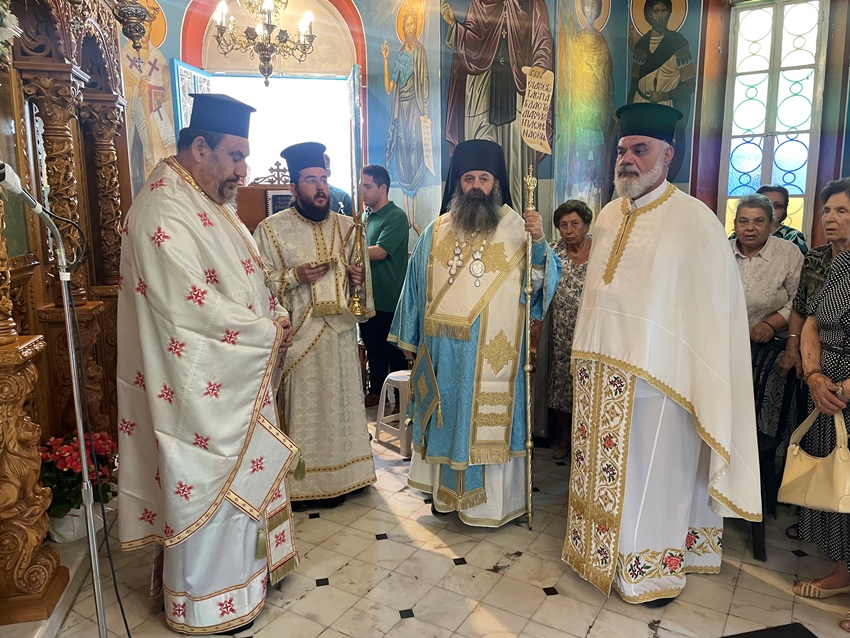 Ο Επίσκοπος Κεγχρεών στον πανηγυρίζοντα Ιερό Ναό Αγίου Φανουρίου Βέλου Κορινθίας