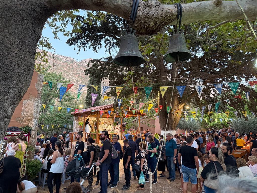 Χιλιάδες πιστοί στο προσκύνημα του Τιμίου Προδρόμου στην έρημο του Γκιώνα