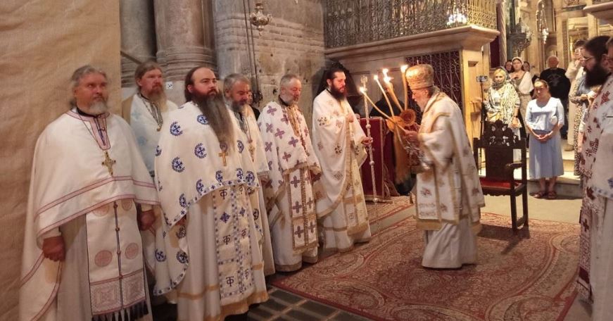 Духовенство Русской духовной миссии приняло участие в воскресной Литургии на Гробе Господнем