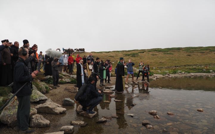 Патриарх Даниил отслужи водосвет на езерото „Бъбрека“ по време на похода „Рилският Чудотворец“