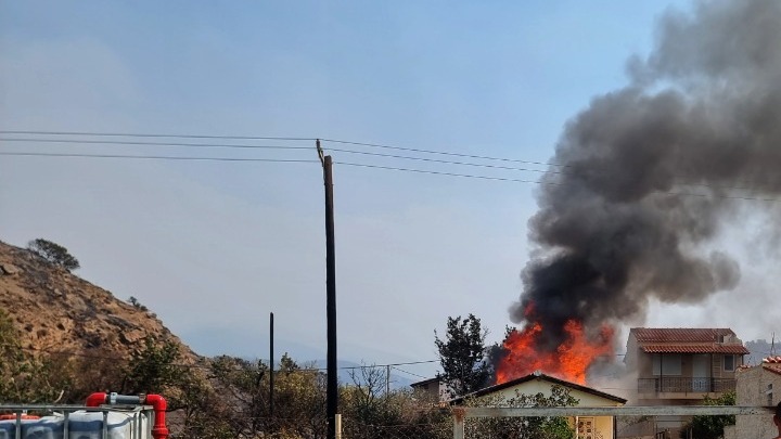 Αυτοψίες για καταγραφή ζημιών από τις πυρκαγιές σε Χίο και Ζάκυνθο