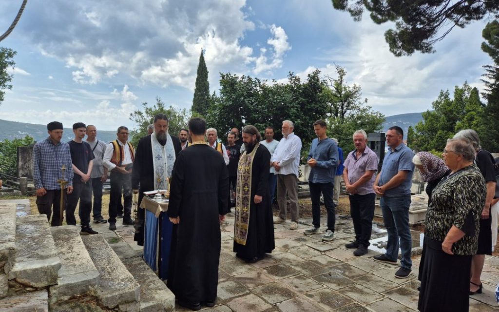 Помен жртвама ”Олује” служен у манастиру Савина