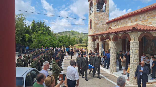 Ενταφιασμός του ΕΛΔΥΚάριου Θεόδωρου Ξένου με τιμές Ήρωα