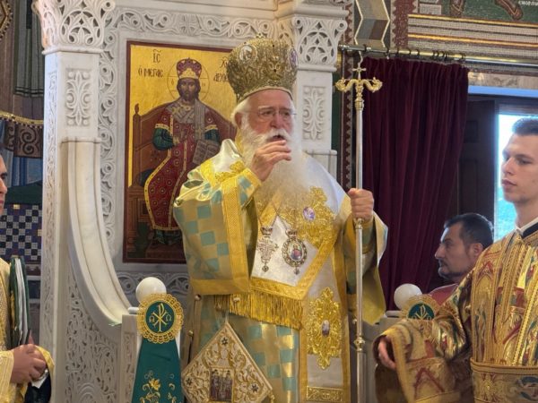 Δημητριάδος Ιγνάτιος: «Η αγάπη θα σώσει τον κόσμο» – Παλλαϊκός ο εορτασμός της Υψώσεως του Τιμίου Σταυρού