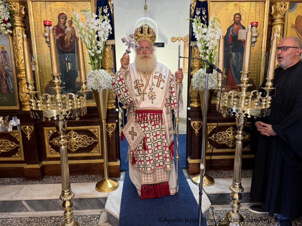 Η Ύψωση του Τιμίου Σταυρού στον πανηγυρίζοντα ομώνυμο Ιερό Eνοριακό Ναό της πόλεως Ιεράπετρας