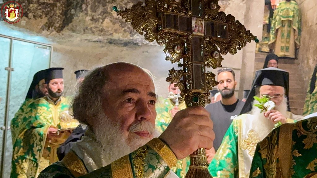 البطريركية الأورشليمية تحتفل بعيد رفع الصليب الكريم المحيي