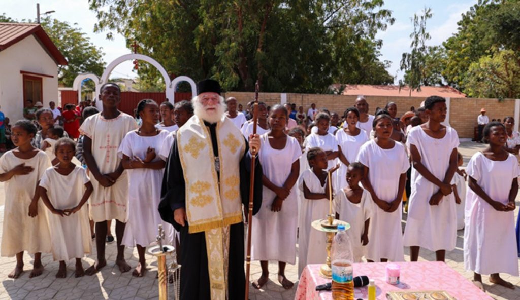 البابا ثيودروس في توليارا جنوب مدغشقر: المعمودية والتعزية والخدمة