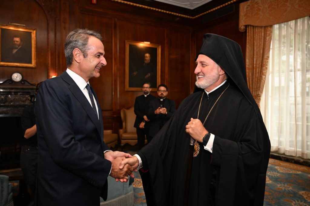 Σε ομογενειακή εκδήλωση προς τιμήν του Πρωθυπουργού ο Αρχιεπίσκοπος Αμερικής