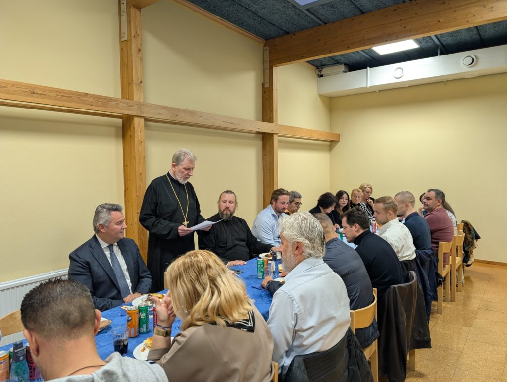 Ο Μητροπολίτης Σουηδίας παρέθεσε ευχαριστήριο δείπνο στους εθελοντές