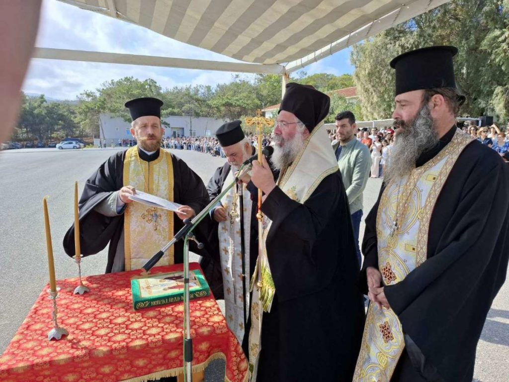 Ο Μητροπολίτης Ρεθύμνης στην τελετή ορκωμοσίας των Νεοσυλλέκτων Οπλιτών της 2025 Ε΄ ΕΣΣΟ