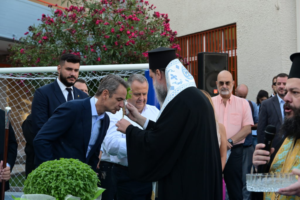 Παρουσία του Πρωθυπουργού, Κ. Μητσοτάκη, ο Αγιασμός στο 8ο Δημοτικό Σχολείο Νέας Φιλαδέλφειας από τον Νέας Ιωνίας Γαβριήλ
