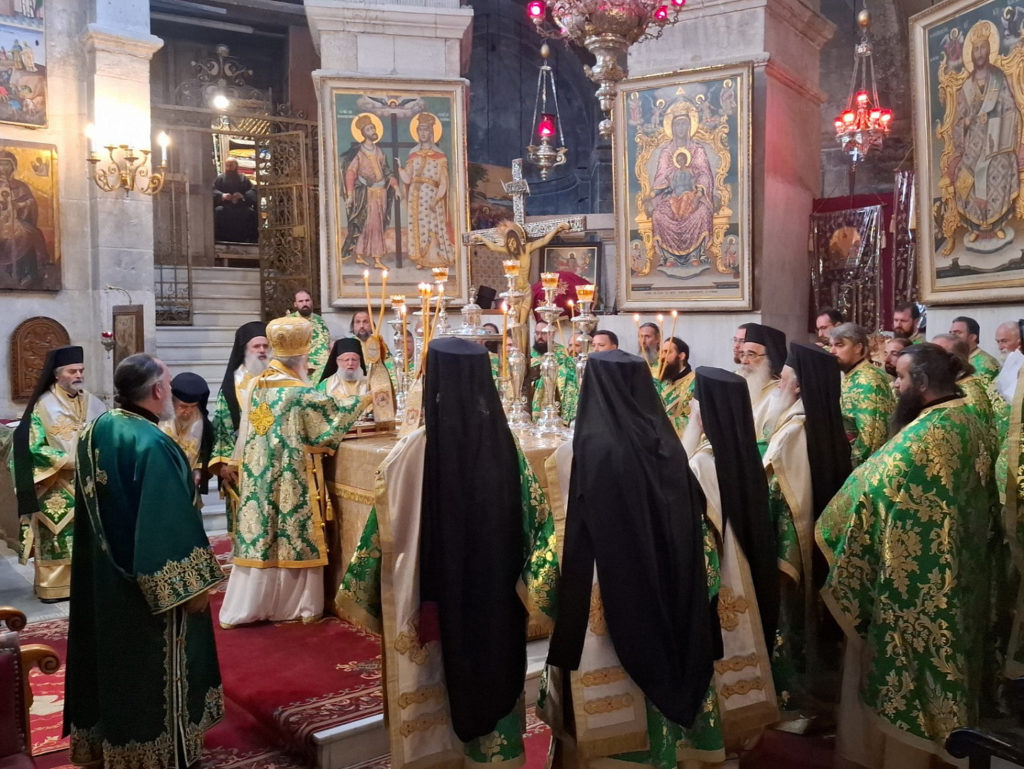 В праздник Воздвижения Креста Господня начальник РДМ принял участие в патриаршей Литургии в иерусалимском храме Воскресения Христова