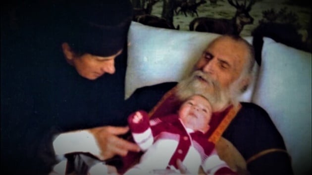 Γέροντας Σίμων Αρβανίτης: Ο σταυρός του Γέροντα θεράπευσε τον καρκίνο!