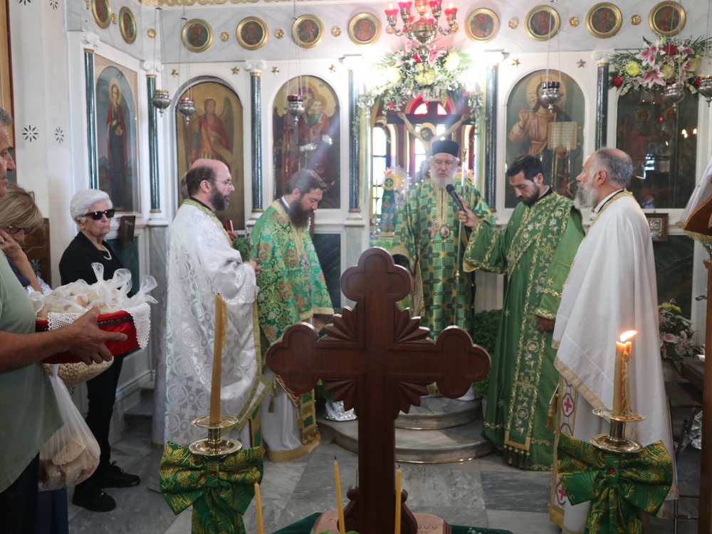 Ο Μητροπολίτης Σύρου στον πανηγυρίζοντα Ι.Ν. της Υψώσεως του Τιμίου Σταυρού στην Παρακοπή