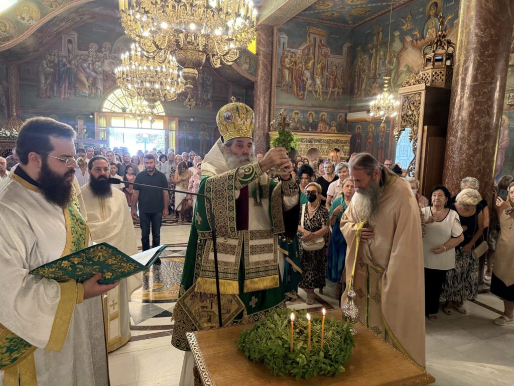 Πειραιώς Σεραφείμ: Να υψώνετε τον Σταυρό του Κυρίου στη ζωή σας, όχι με λόγια, αλλά με πράξεις, με έργα, με βιώματα