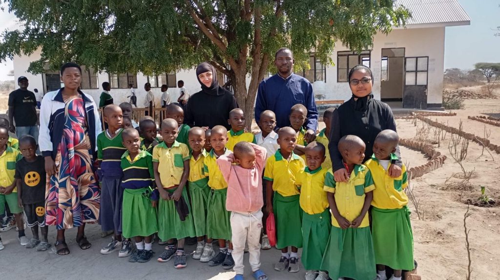 Η Ιεραποστολική Στέγη δίπλα στους μαθητές του Σασαμάμπο