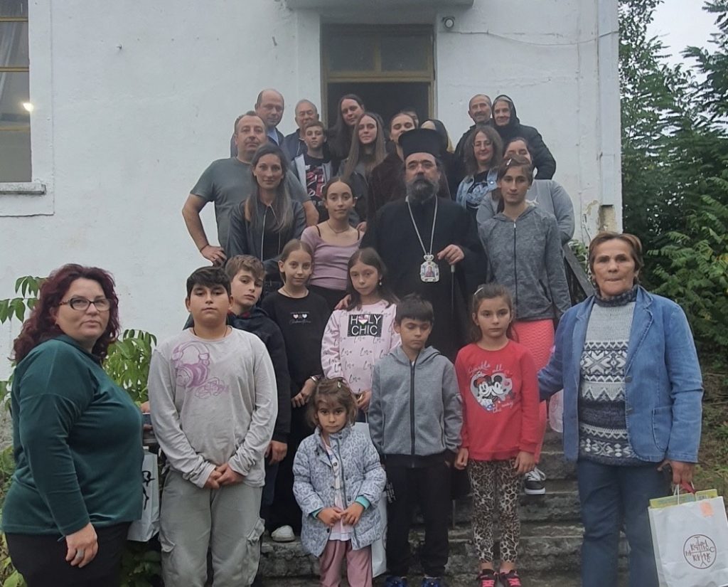 Μητροπολίτης Καστορίας Καλλίνικος με τα παιδιά του Μελά