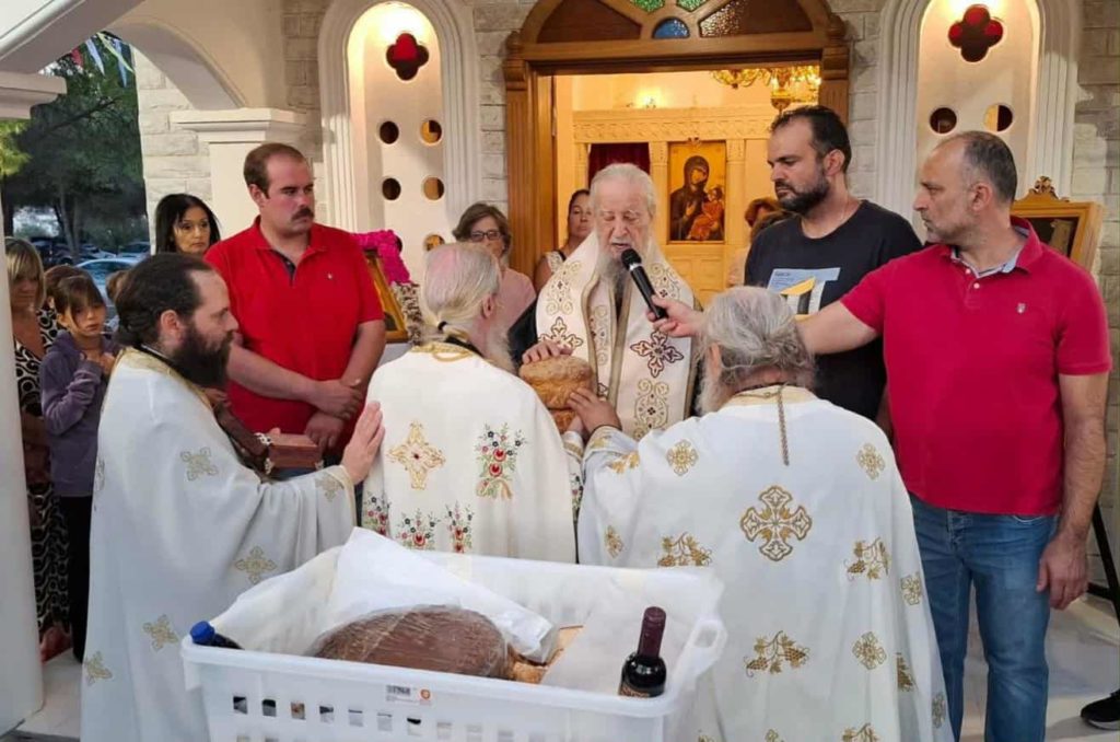 Αρχιερατικός Εσπερινός Ανακομιδής Λειψάνων Αγίου Νεκταρίου στο Κέντρο Υγείας Αλιβερίου