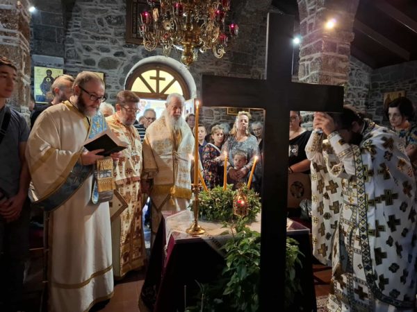 Η Ύψωση του Τιμίου Σταυρού στην Ιερά Μονή Αγίου Χαραλάμπους Λευκών Αυλωναρίου