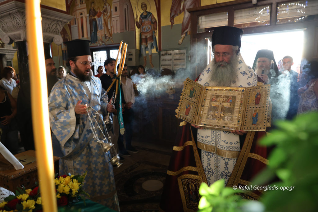 Υποδοχή Τιμίου Ξύλου και ιερών λειψάνων Αγίων στη Νέα Μηχανιώνα (ΦΩΤΟ)